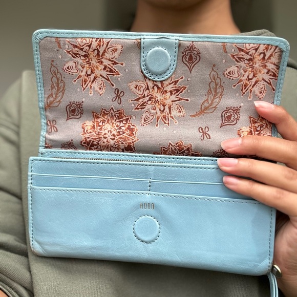 HOBO Rider Leather Wallet Blue, Continental Wallet, Magnet and Zipper Closure - Picture 7 of 9